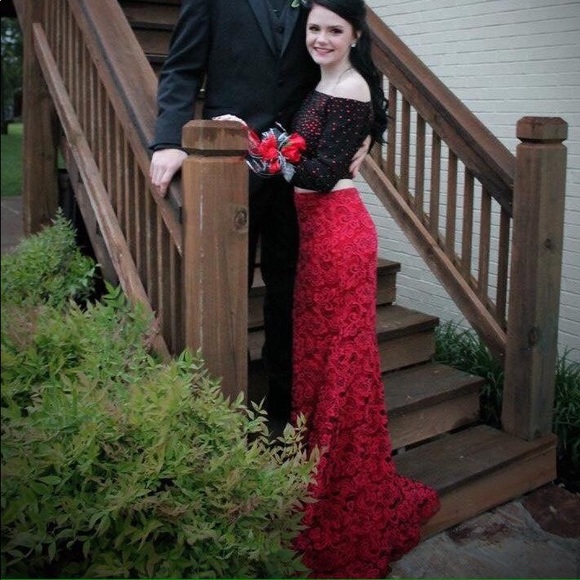 red&black 2-piece size 0. only worn for 4hrs! - Picture 2 of 2